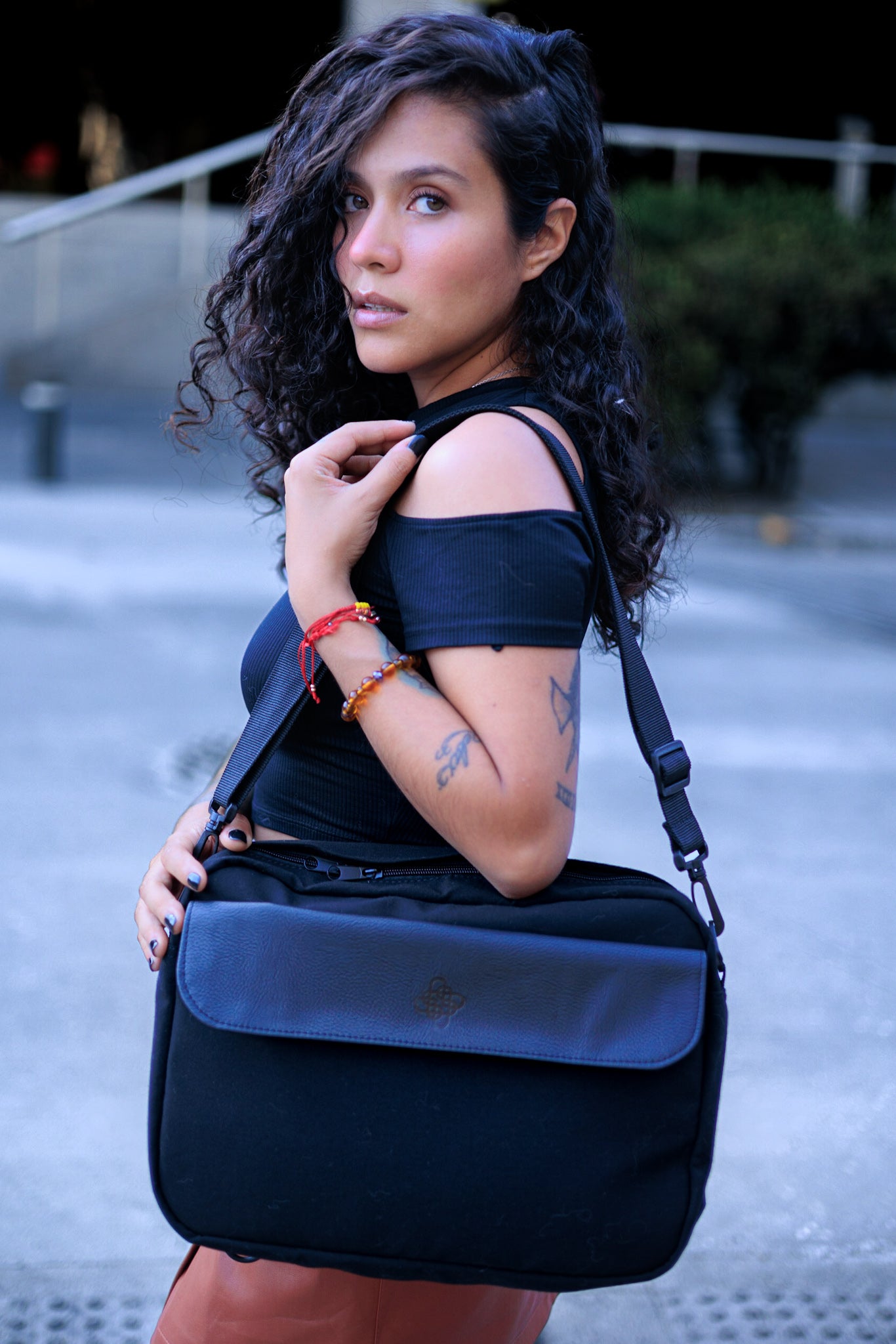 Crossbody 2 en 1 (Disponible en punto de venta)